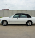 lincoln town car 2003 white sedan signature gasoline 8 cylinders sohc rear wheel drive automatic with overdrive 76108