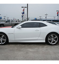 chevrolet camaro 2011 white coupe ss gasoline 8 cylinders rear wheel drive standard 77090
