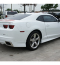 chevrolet camaro 2011 white coupe ss gasoline 8 cylinders rear wheel drive standard 77090