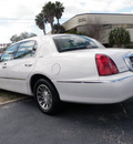lincoln town car 2001 white sedan signature gasoline 8 cylinders rear wheel drive automatic 32401