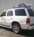cadillac escalade 2005 white suv gasoline 8 cylinders all whee drive automatic 80905