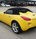 pontiac solstice 2009 yellow gasoline 4 cylinders rear wheel drive automatic 76087