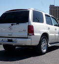 cadillac escalade 2005 white suv awd gasoline 8 cylinders all whee drive automatic 61832