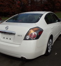 nissan altima 2010 white sedan 2 5 s gasoline 4 cylinders front wheel drive automatic 98674