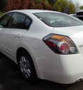 nissan altima 2010 white sedan 2 5 s gasoline 4 cylinders front wheel drive automatic 98674