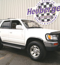 toyota 4runner 1998 white suv sr5 gasoline 6 cylinders 4 wheel drive automatic 80905