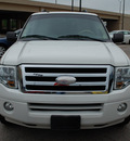 ford expedition 2008 white suede suv xlt gasoline 8 cylinders 2 wheel drive automatic with overdrive 67210