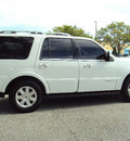lincoln navigator 2005 white suv w sunroof w dvd gasoline 8 cylinders rear wheel drive automatic 32901