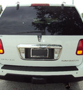lincoln navigator 2005 white suv w sunroof w dvd gasoline 8 cylinders rear wheel drive automatic 32901