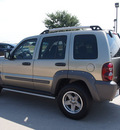 jeep liberty 2005 beige suv renegade gasoline 6 cylinders rear wheel drive automatic with overdrive 76018