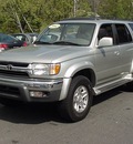 toyota 4runner 2002 silver suv sr5 gasoline 6 cylinders 4 wheel drive automatic 06019
