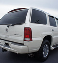 cadillac escalade 2004 white suv gasoline 8 cylinders all whee drive automatic 27330