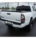 toyota tacoma 2010 white v6 gasoline 6 cylinders 4 wheel drive automatic with overdrive 08902