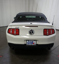 ford mustang 2011 white v6 premium gasoline 6 cylinders rear wheel drive 6 speed manual 76108