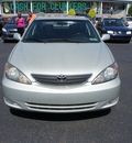 toyota camry 2002 silver sedan se gasoline 4 cylinders front wheel drive automatic 19153