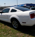 ford mustang 2005 white coupe v6 deluxe gasoline 6 cylinders rear wheel drive 5 speed manual 32401