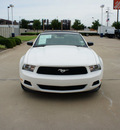 ford mustang 2012 white v6 gasoline 6 cylinders rear wheel drive automatic 76108