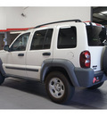 jeep liberty 2006 white suv sport gasoline 6 cylinders rear wheel drive 6 speed manual 79015