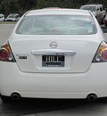 nissan altima 2010 white sedan gasoline 4 cylinders front wheel drive automatic 33884