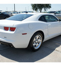 chevrolet camaro 2011 white coupe ls gasoline 6 cylinders rear wheel drive 6 speed manual 77505