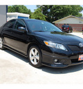 toyota camry 2011 black sedan se gasoline 4 cylinders front wheel drive automatic with overdrive 77706