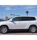 toyota highlander 2011 white suv gasoline 6 cylinders all whee drive automatic 79065