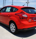 ford focus 2012 red hatchback 5dr hb se flex fuel 4 cylinders front wheel drive 6 speed automatic 75070