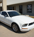 ford mustang 2005 white coupe gasoline 6 cylinders rear wheel drive automatic with overdrive 76108