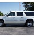 gmc yukon xl 2009 white suv denali gasoline 8 cylinders all whee drive automatic with overdrive 77074