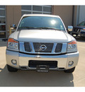 nissan titan 2010 silver se flex fuel 8 cylinders 2 wheel drive automatic with overdrive 77656