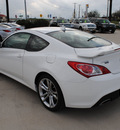 hyundai genesis coupe 2012 white coupe 3 8 track gasoline 6 cylinders rear wheel drive 6 speed manual 76087