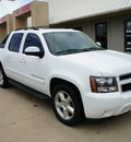 chevrolet avalanche 2007 white suv lt gasoline 8 cylinders rear wheel drive automatic with overdrive 76108