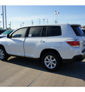 toyota highlander 2012 white suv 4x2 gasoline 6 cylinders front wheel drive automatic 77469