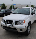 nissan frontier 2011 white gasoline 6 cylinders 2 wheel drive automatic 75034