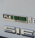 gmc sierra 1500 2011 white z71 flex fuel 8 cylinders 4 wheel drive automatic 76087