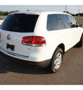 volkswagen touareg 2006 white suv v6 gasoline 6 cylinders all whee drive automatic 78572