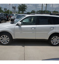 subaru forester 2012 white wagon 2 5x premium gasoline 4 cylinders all whee drive automatic 77090