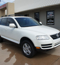 volkswagen touareg 2005 white suv gasoline 6 cylinders all whee drive 6 speed automatic 76108