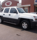 chevrolet avalanche 2005 white flex fuel 8 cylinders rear wheel drive 4 speed automatic 46168