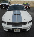 ford mustang 2007 white coupe gt gasoline 8 cylinders rear wheel drive automatic 79925