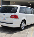 volkswagen routan 2010 white van se gasoline 6 cylinders front wheel drive automatic with overdrive 77074