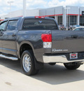 toyota tundra 2011 gray sr5 8 cylinders automatic with overdrive 77469