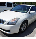nissan altima 2007 white sedan 2 5 gasoline 4 cylinders front wheel drive automatic 78729