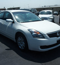 nissan altima 2009 white sedan s gasoline 4 cylinders front wheel drive automatic 76234