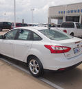 ford focus 2013 white sedan se flex fuel 4 cylinders front wheel drive automatic 76108