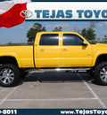 chevrolet silverado 2500hd 2005 yellow lt diesel 8 cylinders 4 wheel drive automatic with overdrive 77338