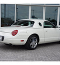 ford thunderbird 2002 white deluxe gasoline 8 cylinders rear wheel drive automatic 78216