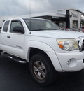 toyota tacoma 2005 white prerunner v6 gasoline 6 cylinders rear wheel drive automatic 28557