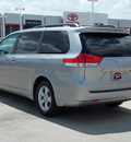 toyota sienna 2012 silver van le 8 passenger gasoline 6 cylinders front wheel drive automatic with overdrive 77469
