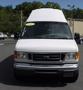ford econoline cargo 2006 white sd diesel 8 cylinders rear wheel drive automatic 06019